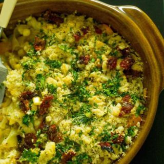 Fennel Crumble with sweet corn, bell peppers, preserved tomatoes