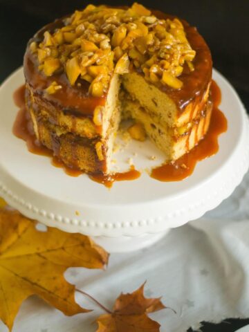 Date and Apple cake with caramel