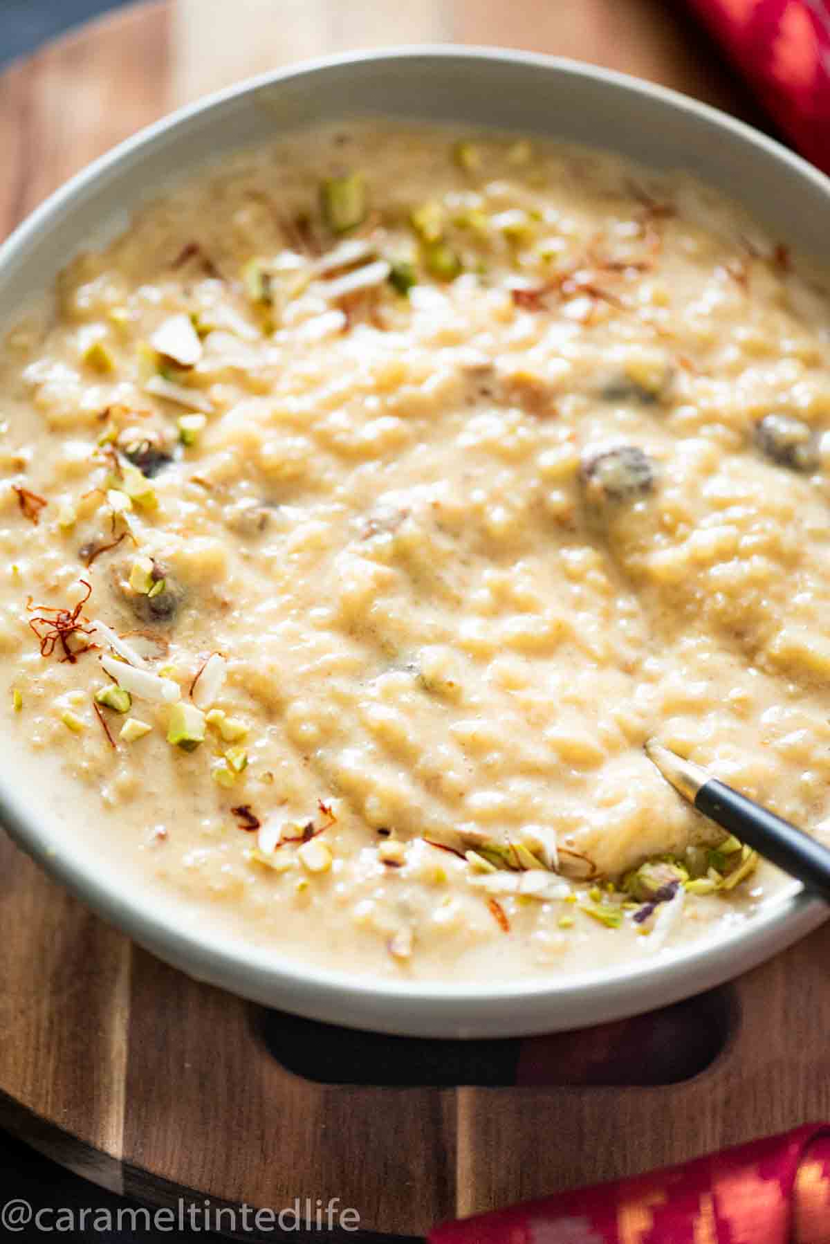 Bowl of rice pudding with pistachios and saffron 
