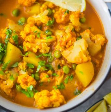 Cauliflower curry in a bowl