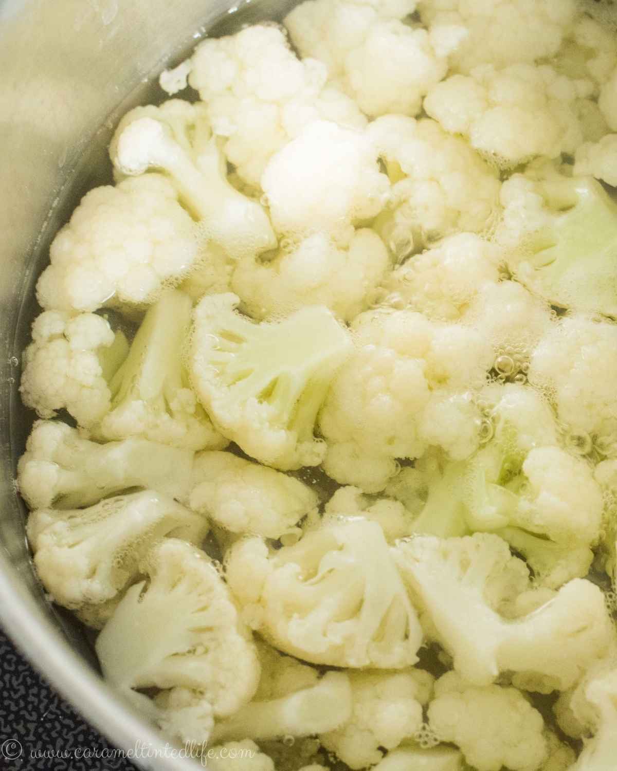 Par-boiling cauliflower in water