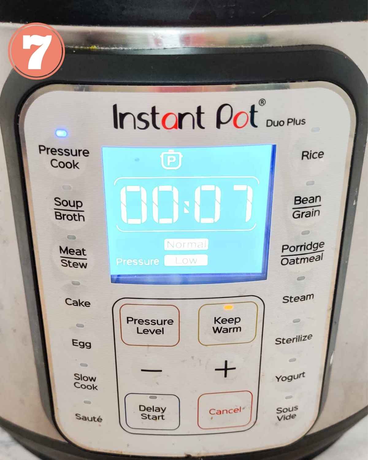 Instant Pot display showing a time setting of 7 minutes