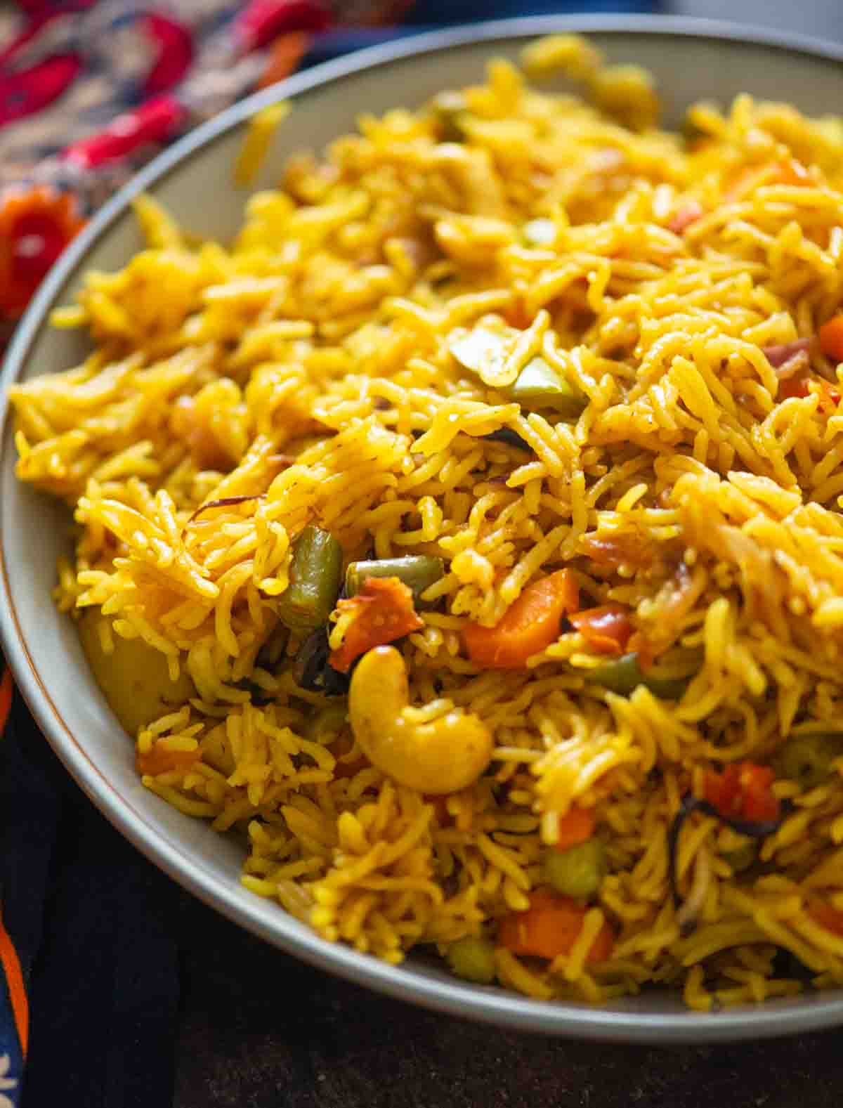side view of vegetable pulao